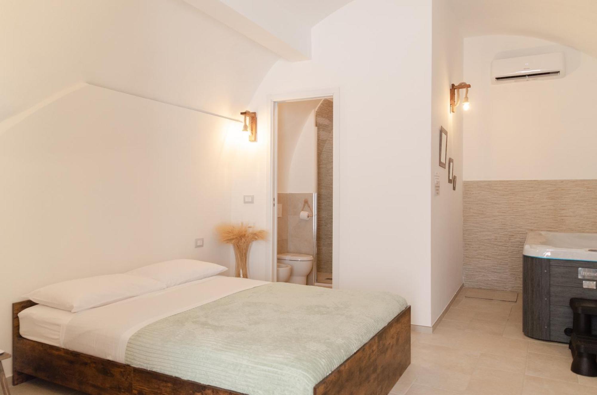 Aca Suite Luxury With Jacuzzi Adelfia Exterior foto