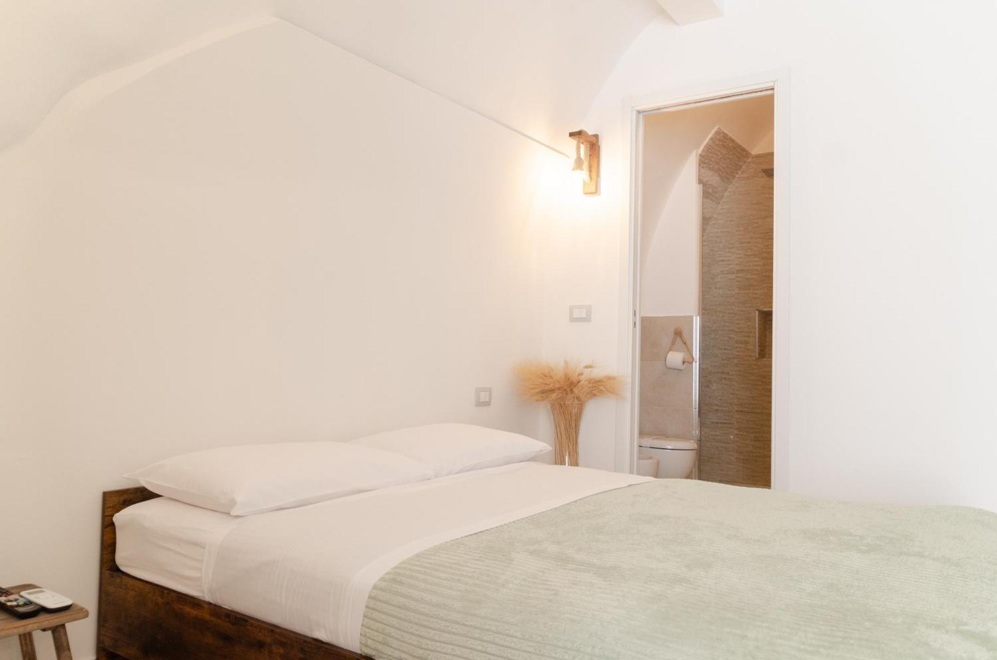 Aca Suite Luxury With Jacuzzi Adelfia Exterior foto