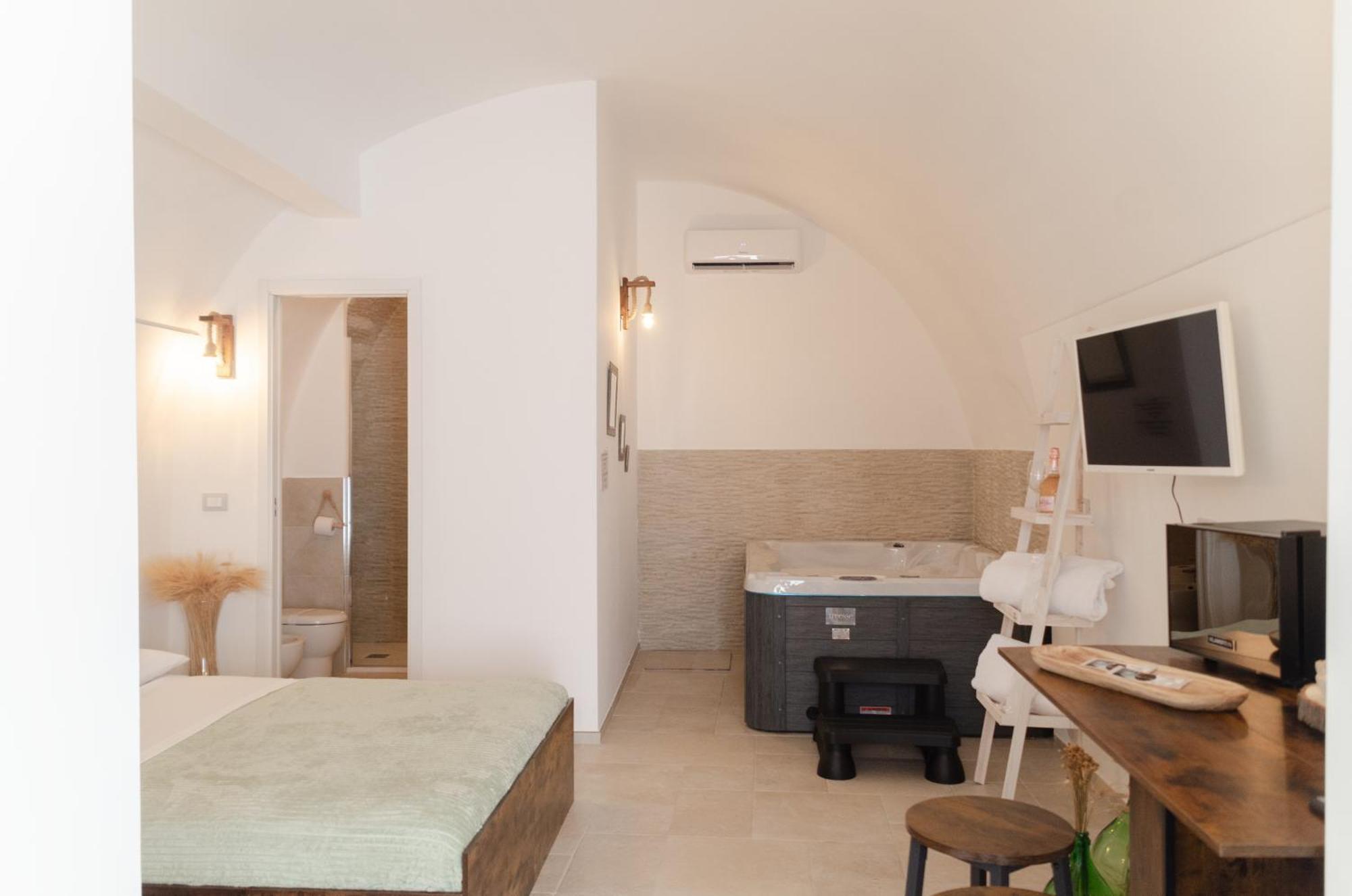 Aca Suite Luxury With Jacuzzi Adelfia Exterior foto